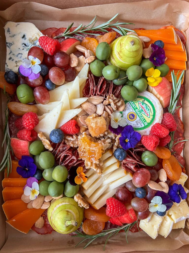 Standard Grazing Board, Grazing Barcelona, The Board Barcelona, Catering Barcelona, Gifts Barcelona, Cheeseboard Barcelona, Charcuterie board Barcelona, tabla de quesos Barcelona, tabla de embutidos Barcelona