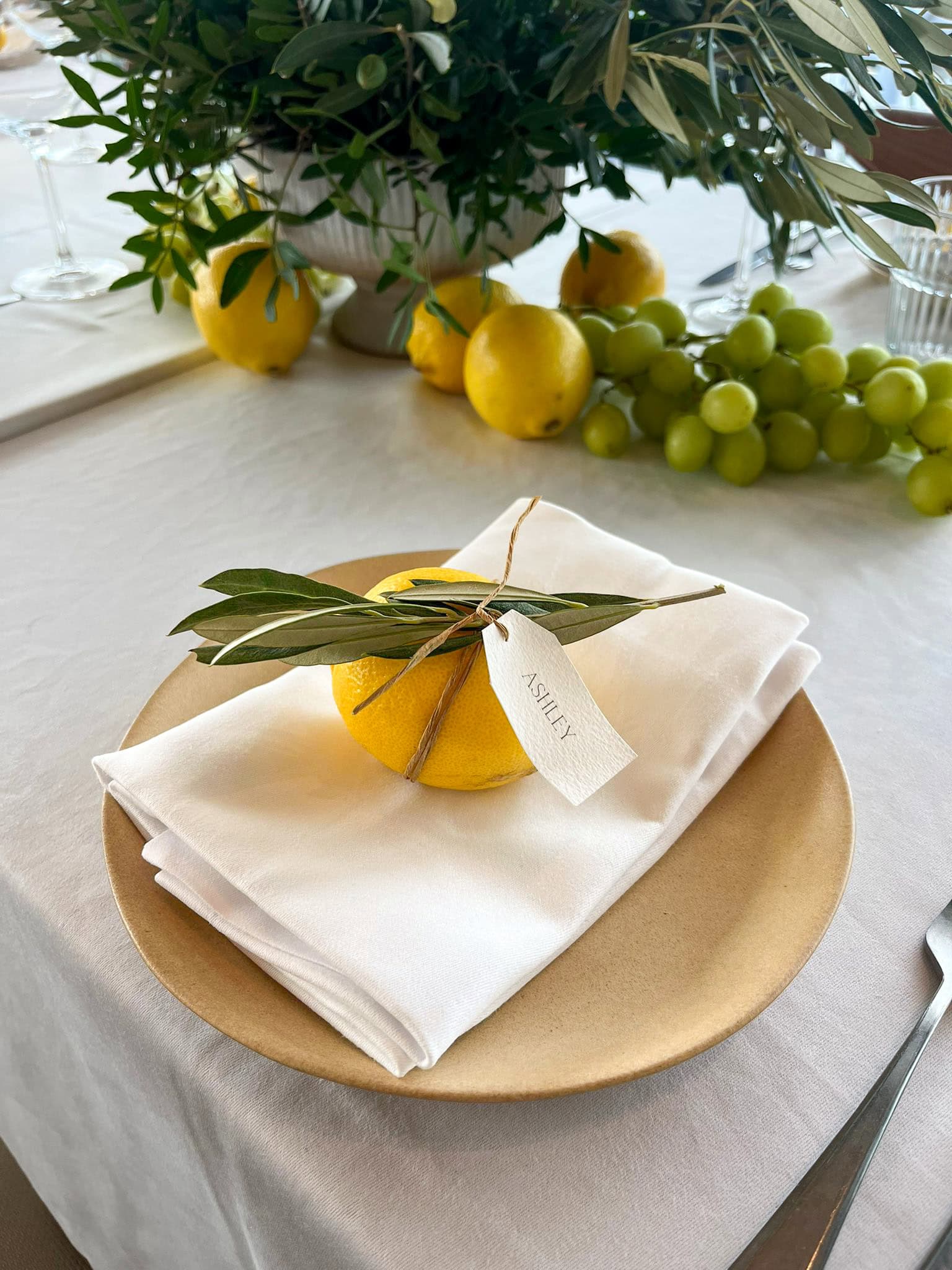 Christmas Tablescaping in Barcelona: Festive Table Design and Styling for Restaurants, Hotels, Venues and Homes